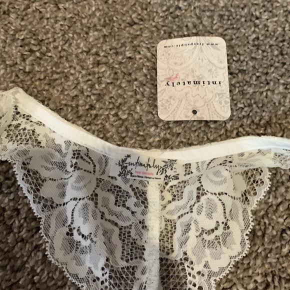 Intimately free ivory lace bodysuit size small Nwt - Picture 5 of 8